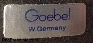 Tutup - Pelekat Goebel W.Jerman di bahagian bawah patung gelap.