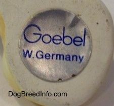 Tutup - Bahagian bawah patung dan di atasnya adalah pelekat Goebel W.Germany.