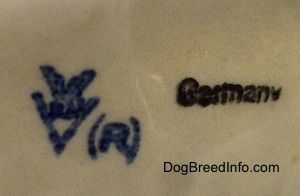 Tutup - Cap tanda mahkota Goebel W.Jerman, cap tanda ® berdaftar dan perkataan Jerman dicap di bahagian bawah patung.