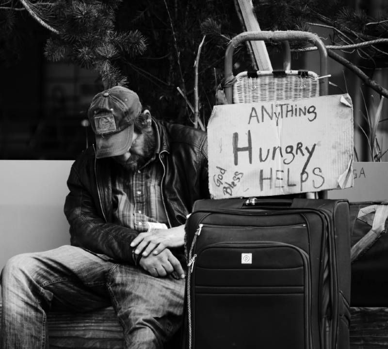 Бездомен мъж